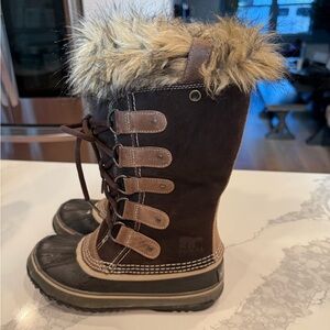 Sorel Women's Joan Of Arctic Faux Fur Lined Waterproof Leather Boots size 6